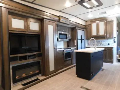 2019 Keystone Montana High Country 330RL photo 11