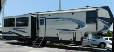 2019 Keystone Montana High Country 330RL photo 4