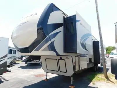 2019 Keystone Montana High Country 330RL photo 3