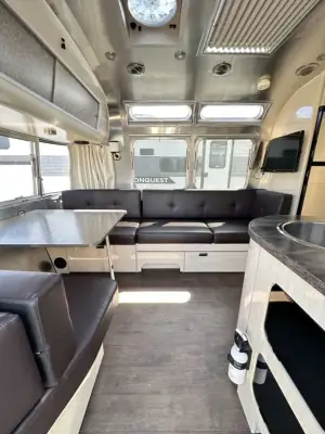 2019 Airstream International Serenity 27FB photo 3