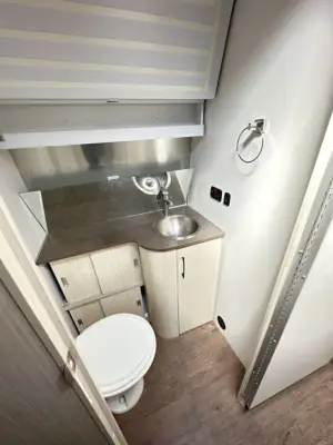 2019 Airstream International Serenity 27FB photo 11