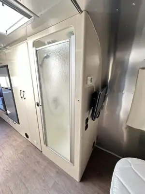 2019 Airstream International Serenity 27FB photo 12