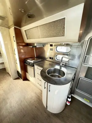 2019 Airstream International Serenity 27FB photo 7