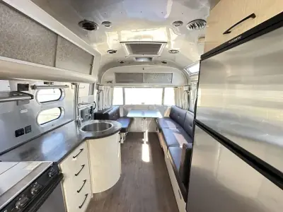 2019 Airstream International Serenity 27FB photo 5