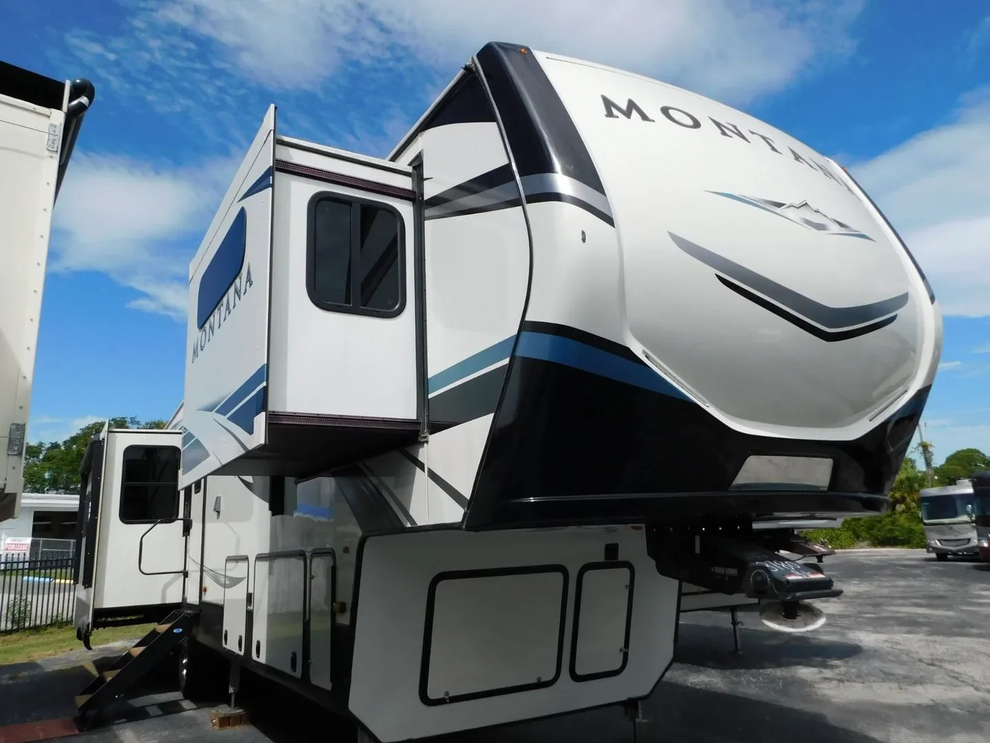 2021 Keystone Montana 3780RL exterior