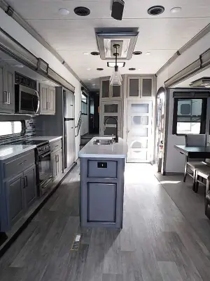 2021 Keystone Montana 3780RL photo 7
