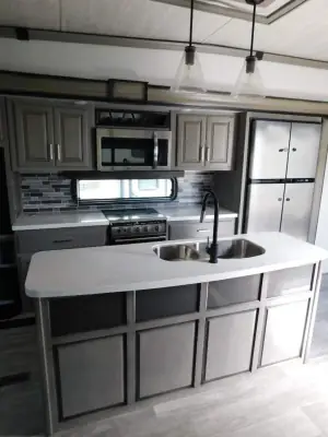 2021 Keystone Montana 3780RL photo 9