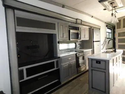 2021 Keystone Montana 3780RL photo 16