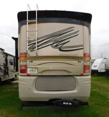 2008 Fleetwood Revolution 40LE photo 7
