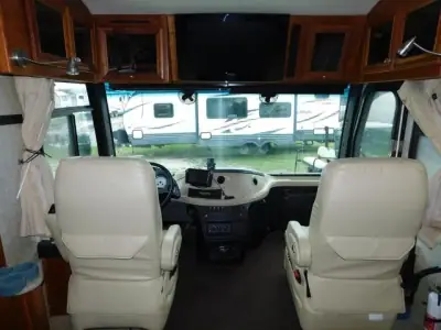 2008 Fleetwood Revolution 40LE photo 15