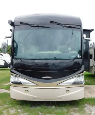 2008 Fleetwood Revolution 40LE photo 4