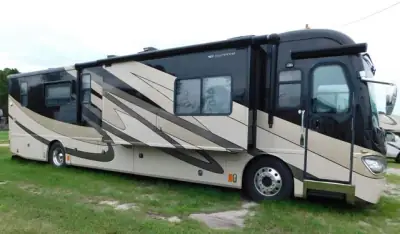 2008 Fleetwood Revolution 40LE