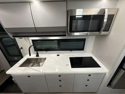 2025 Coachmen Euro 25LE photo 18