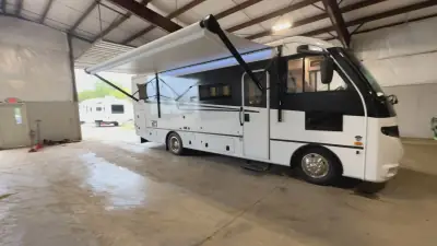 2025 Coachmen Euro 25LE photo 5