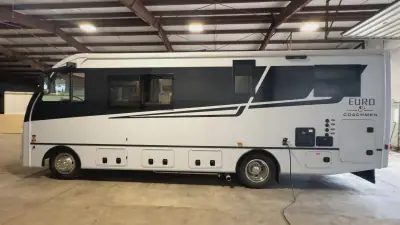 2025 Coachmen Euro 25LE photo 8