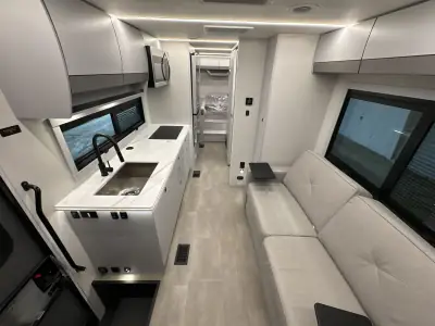 2025 Coachmen Euro 25LE photo 25