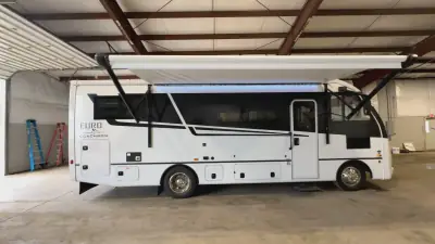 2025 Coachmen Euro 25LE photo 12