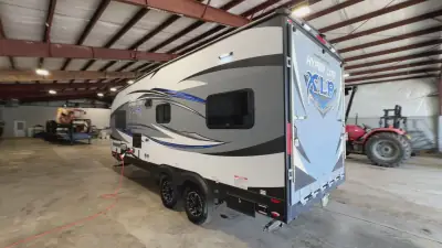 2018 Forest River XLR Hyperlite 19HFS photo 3