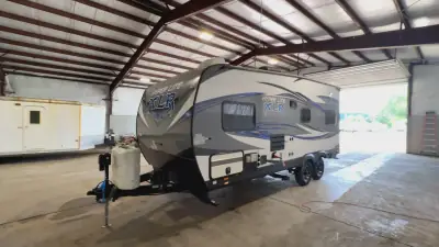 2018 Forest River XLR Hyperlite 19HFS photo 9