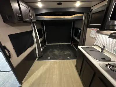 2018 Forest River XLR Hyperlite 19HFS photo 18