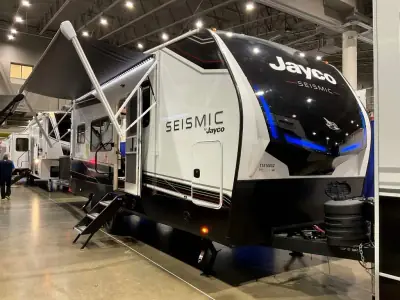 2026 Jayco Seismic Travel Trailer Toy Hauler 214 photo 3