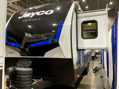 2026 Jayco Seismic Travel Trailer Toy Hauler 214 photo 4