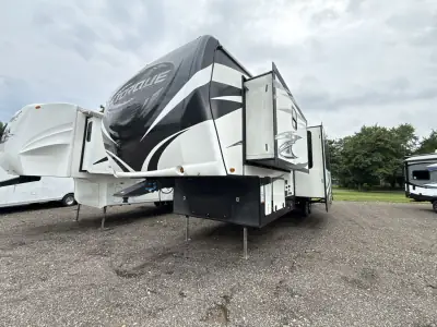 2017 Heartland Torque TQ 365 photo 8