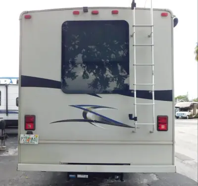 2017 Fleetwood Flair 30P Handicap Accessible photo 5