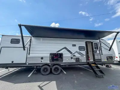 2027 Coachmen Catalina Legacy Edition 323BHDSCK photo 9