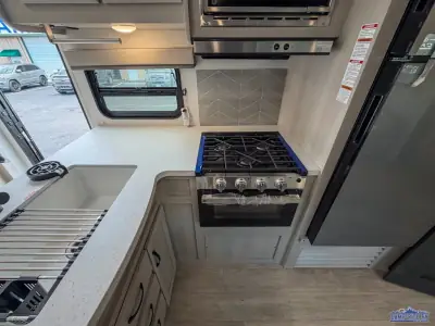 2027 Coachmen Catalina Legacy Edition 323BHDSCK photo 20