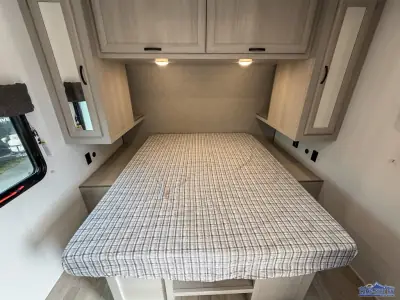 2027 Coachmen Catalina Legacy Edition 323BHDSCK photo 24