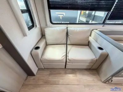 2027 Coachmen Catalina Legacy Edition 323BHDSCK photo 12
