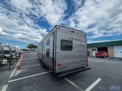 2027 Coachmen Catalina Legacy Edition 323BHDSCK photo 4