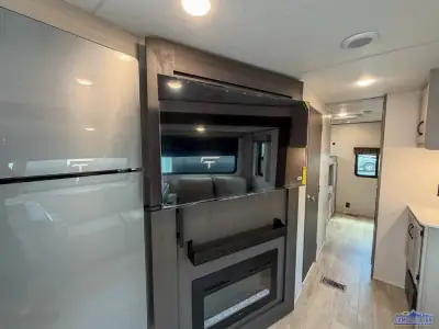 2027 Coachmen Catalina Legacy Edition 323BHDSCK photo 19