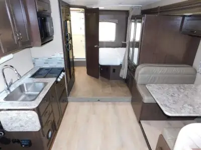 2019 Thor Chateau 24F photo 12