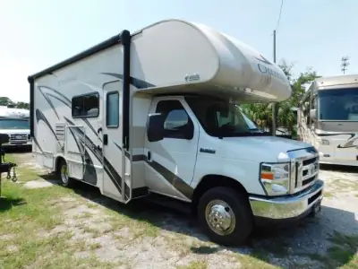 2019 Thor Chateau 24F photo 3