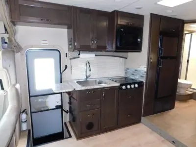 2019 Thor Chateau 24F photo 14