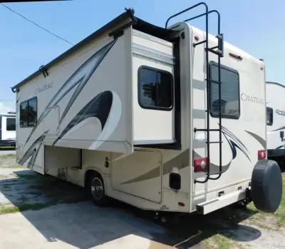 2019 Thor Chateau 24F photo 5
