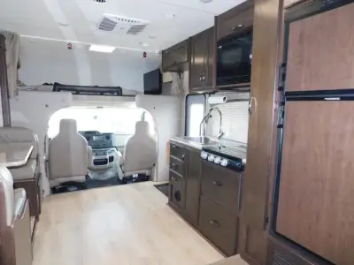 2019 Thor Chateau 24F photo 16