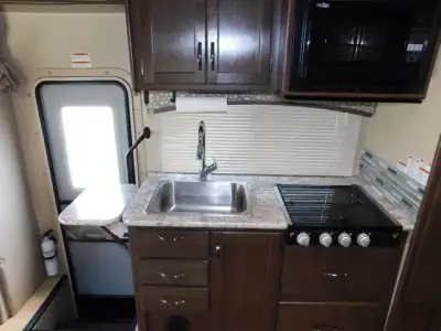 2019 Thor Chateau 24F photo 15