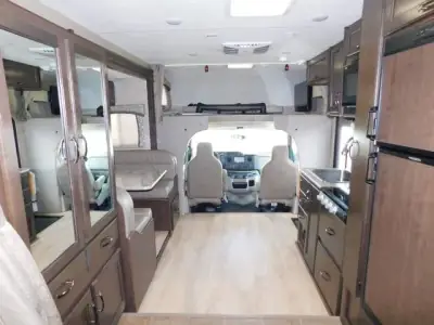2019 Thor Chateau 24F photo 13