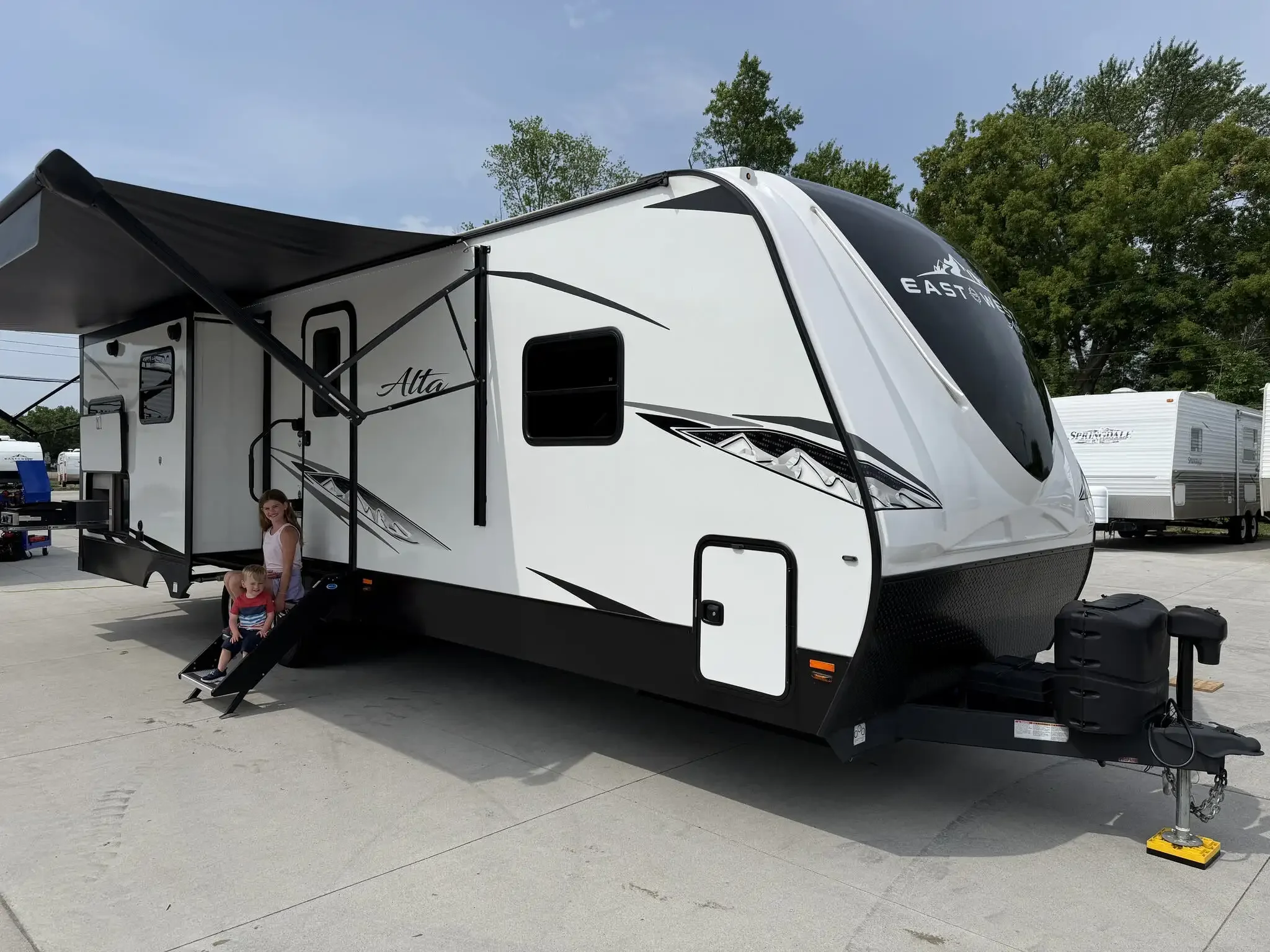 2023 East To West Alta 2810KIK exterior