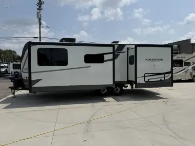 2027 Forest River Rockwood Ultra Lite 2608BS photo 7