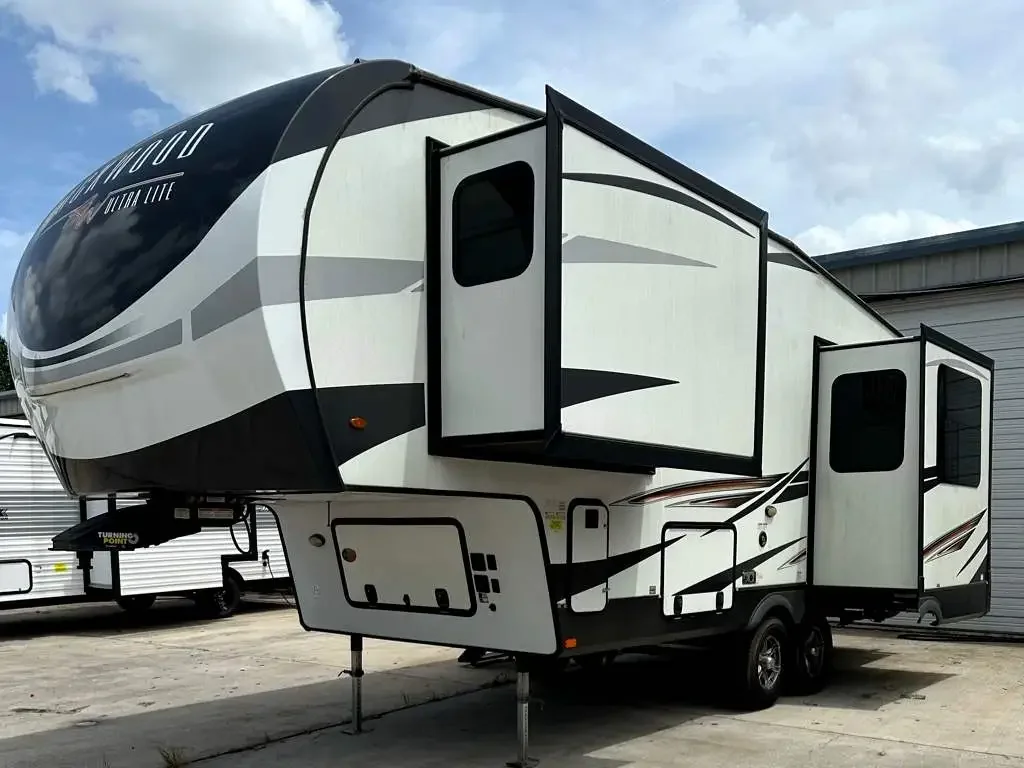 2021 Forest River Rockwood Ultra Lite 2442BS exterior