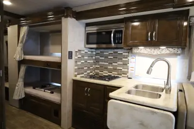 2019 Thor Motor Coach Omni BB35 photo 12
