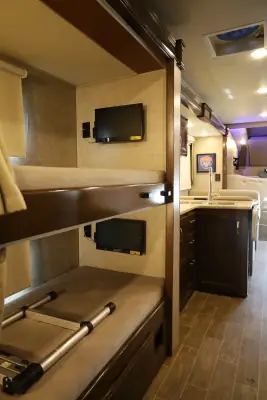 2019 Thor Motor Coach Omni BB35 photo 19