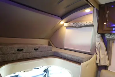 2019 Thor Motor Coach Omni BB35 photo 25