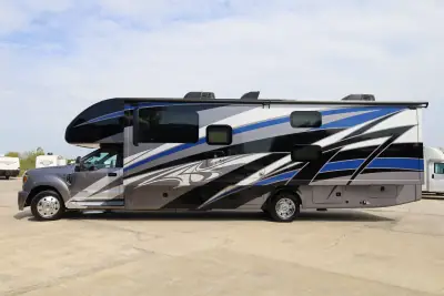 2019 Thor Motor Coach Omni BB35 photo 2