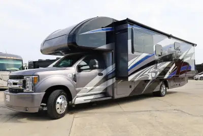 2019 Thor Motor Coach Omni BB35 photo 4