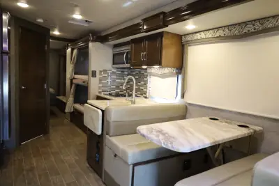2019 Thor Motor Coach Omni BB35 photo 11